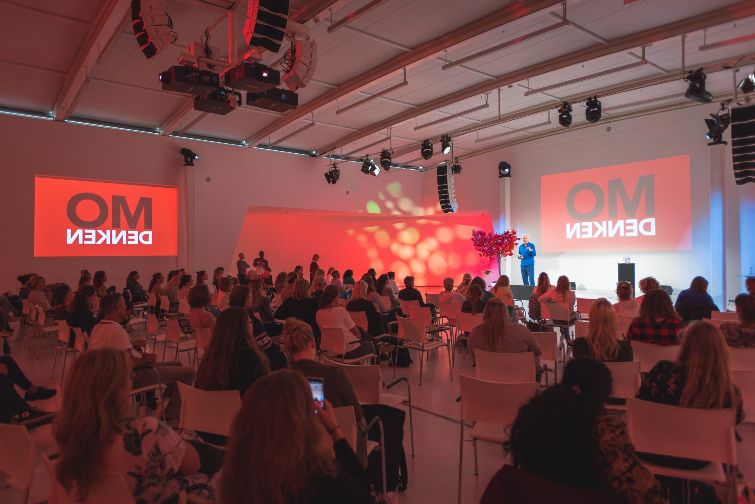 Berthold Gunster from Omdenken at Dag van de Jeugdprofessional in Media Plaza, Jaarbeurs Utrecht - Coen Halmans Productions